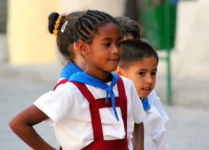 escolares cubanos